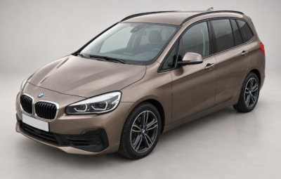 Béžové BMW Gran Tourer zepředu a z boku – pronájem auta v Praze