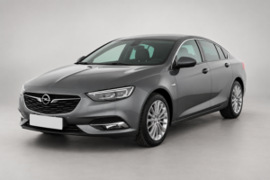Šedý Opel Insignia zepředu a z boku – pronájem auta v Praze