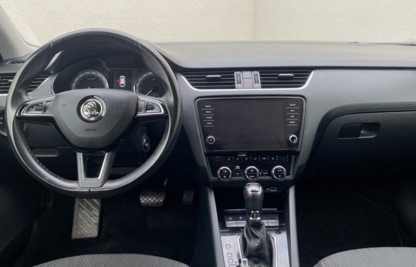 Interiér Škoda Octavia s automatickou převodovkou