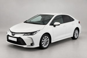 Bílá Toyota Corolla Sedan zepředu a z boku – pronájem auta v Praze