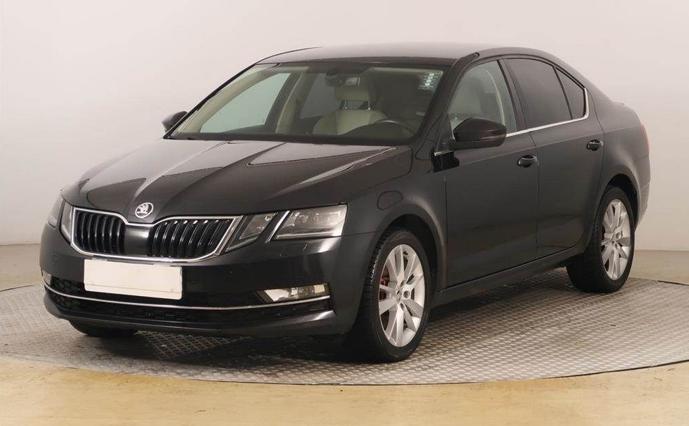 Černá Škoda Octavia k pronájmu pro taxi v Praze